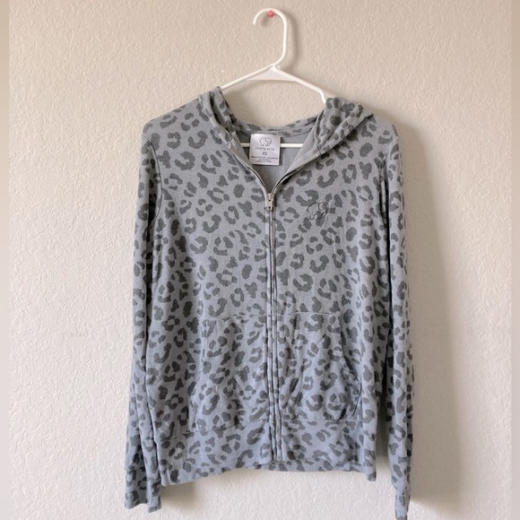 ivory ella Tops - IVORY ELLA: Gray animal print top